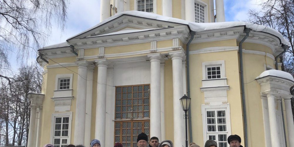 В День гида храм Владимирской иконы Божией Матери в Виноградове принимал гостей на экскурсию