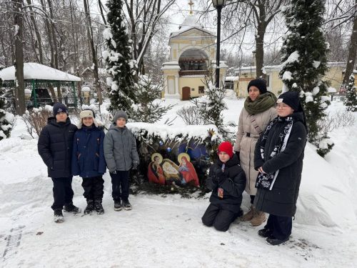 Ученики школы № 1558 в рамках школьного курса ОРКСЭ посетили храм Владимирской иконы Божией Матери в Виноградове