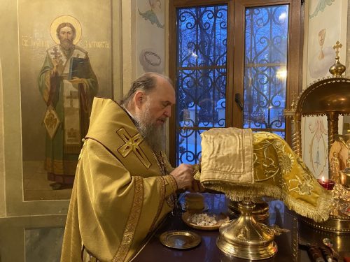 Божественная литургия в день памяти великомученицы Варвары в храме Представительства Православной Церкви Казахстана в Москве