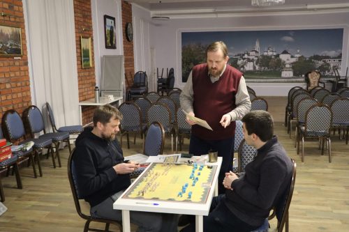 В храме Собора Московских Святых в Бибиреве состоялся турнир по стратегической настольной стратегии «Знамёна и командиры. Античность»