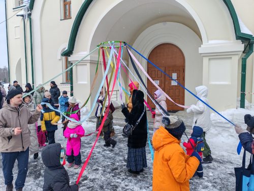 Прихожане храма Усекновения главы святого Пророка Предтечи и Крестителя Господня Иоанна в поселке Северный отметили начало Масленичной недели