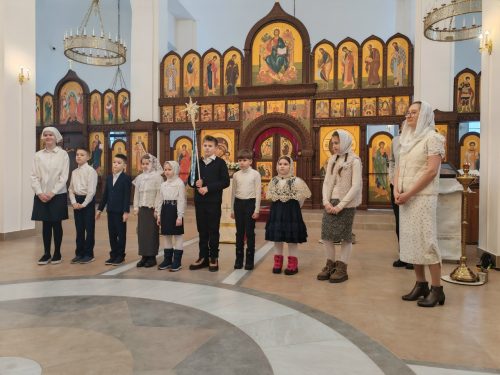 Светлые Святочные дни на приходе храма Усекновения главы святого Пророка Предтечи и Крестителя Господня Иоанна в поселке Северный наполнены радостью о родившемся Спасителе