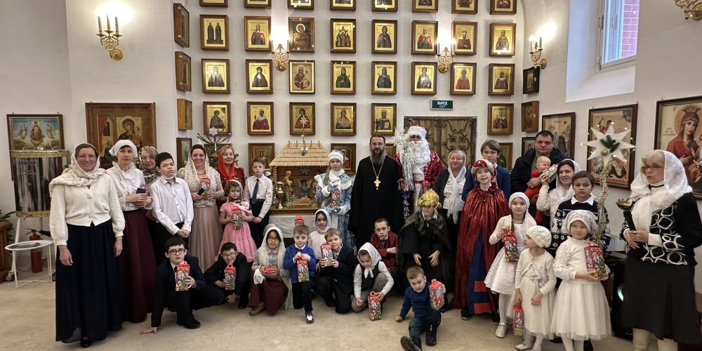 Воскресная школа храма Живоначальной Троицы при бывшем приюте братьев Бахрушиных приглашает на праздничное мероприятие «Рождественская Звезда»