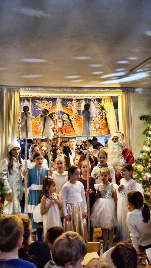В воскресной школе храма святых мучеников Адриана и Наталии в Бабушкине прошёл большой Рождественский праздник