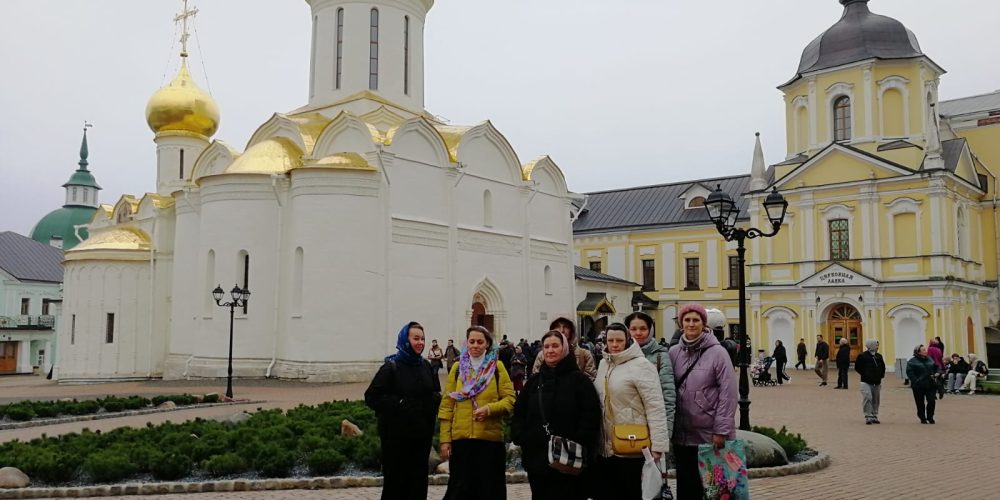 Учебно-паломническая поездка в Троице-Сергиеву Лавру учащихся курса церковной вышивки при храме Неопалимой Купины в Отрадном