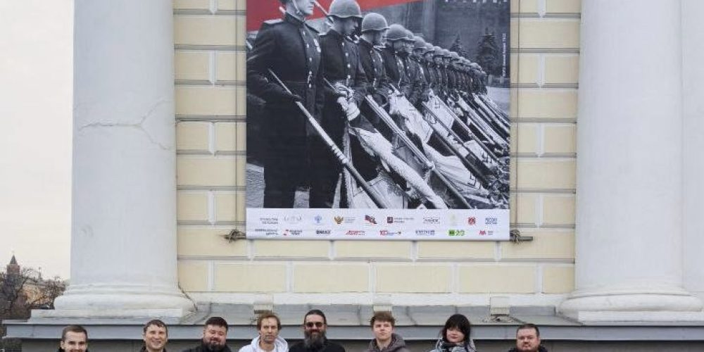 Молодежь храма Иконы Божией Матери «Живоносный Источник» в Бибиреве совместно с другими прихожанами посетили выставку-форум: «Православная Русь – к Дню народного единства»