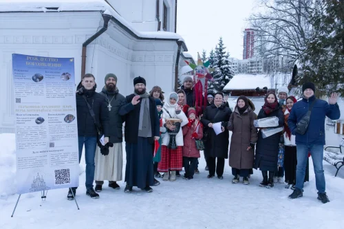 Рождественскую миссионерскую акцию с пением колядок провели прихожане храма Ризоположения в Леонове