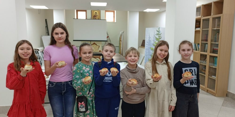 В день памяти сорока Севастийских мучеников в храме святых равноапостольных Мефодия и Кирилла в Ростокине прошел творческий мастер-класс для юных прихожан