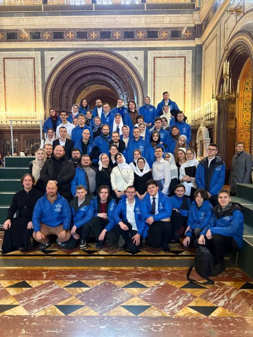 Молодежь Северо-Восточного викариатства приняла участие в Литургии в Храме Христа Спасителя в День православной молодёжи