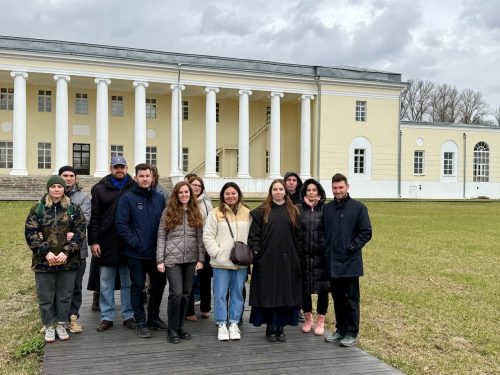 Молодёжь храмов Северо-Восточного, Восточного и Центрального викариатств посетила историческую Усадьбу Горенки