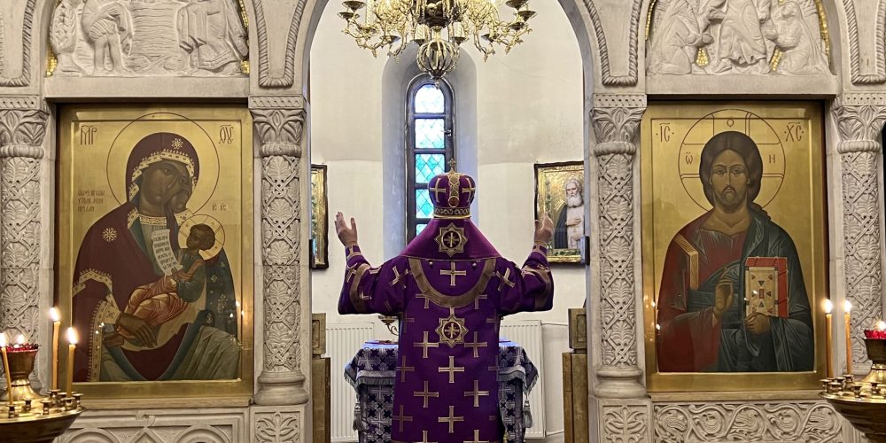 Митрополит Арсений совершил Божественную литургию в храме священномученика Владимира, митрополита Киевского, в Свиблово