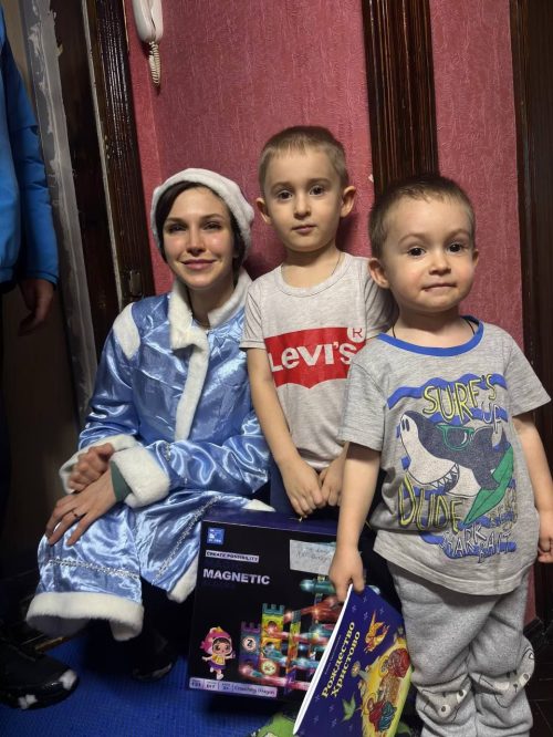 Рождественские подарки для детей и пожилых людей Северодонецка от прихода храма преподобного Сергия Радонежского в Бибиреве вручены адресатам