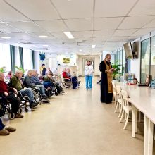 Клирик храма святых мучеников Адриана и Наталии в Бабушкине причастил Святых Христовых Таин проживающих в социальном доме «Ярославский»