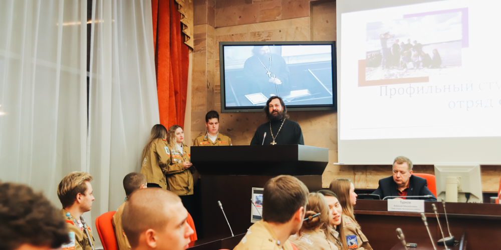 Настоятель храма преподобного Серафима Саровского в Раеве протоиерей Алексей Яковлев принял участие в Слёте студенческих отрядов НИУ МГСУ