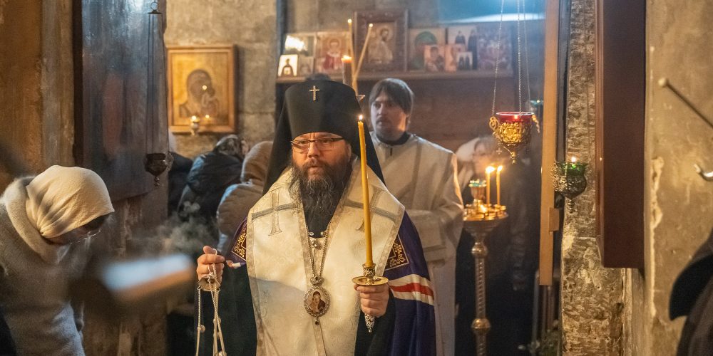 Архиепископ Егорьевский Матфей совершил панихиду в Спасском соборе Спасо-Андроникова монастыря и принял участие в круглом столе, посвященном епископу Нафанаилу (Соборову)