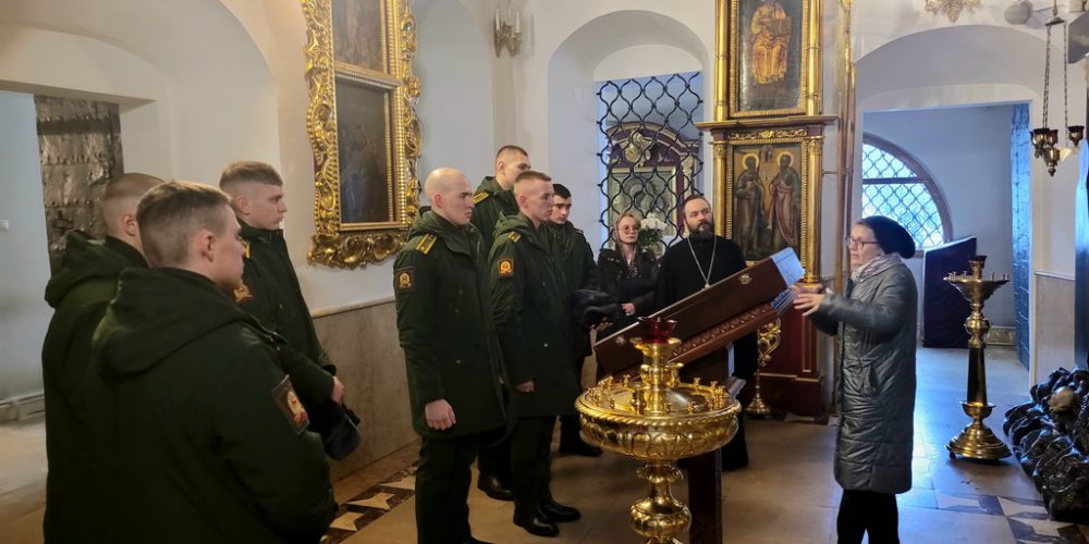 Курсанты МосВОКУ на экскурсии в храме Покрова Пресвятой Богородицы 