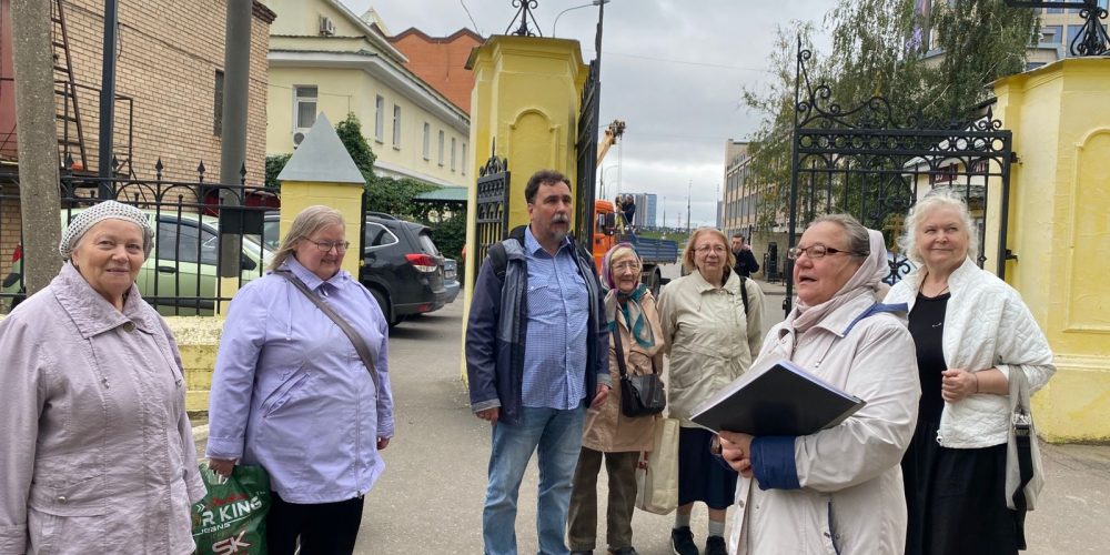 Храм Живоначальной Троицы на Пятницком кладбище провел благотворительную экскурсию