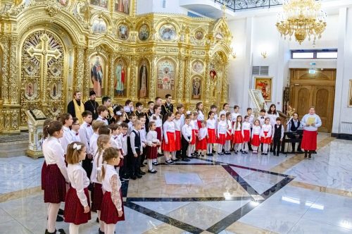 Детский музыкальный праздник собрал в храме святых равноапостольных Мефодия и Кирилла в Ростокине более 100 юных певцов, музыкантов и зрителей