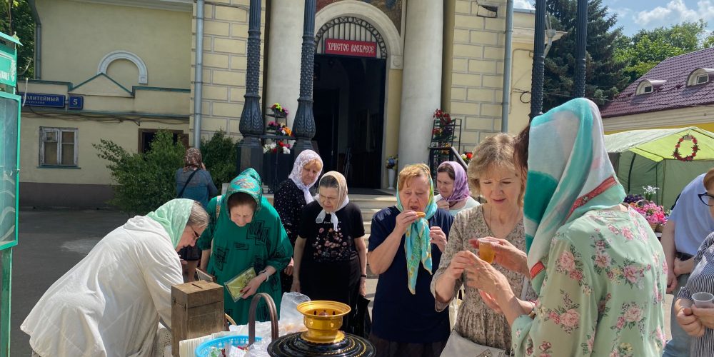 Благотворительная ярмарка в храме Живоначальной Троицы на Пятницком кладбище