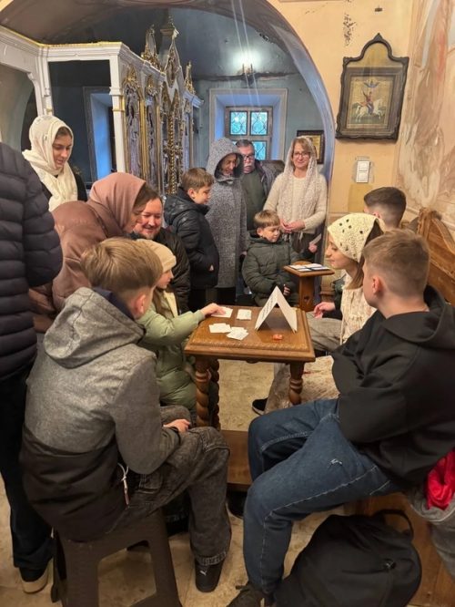 Миссионерская подростковая акция в храме Ризоположения в Леонове   