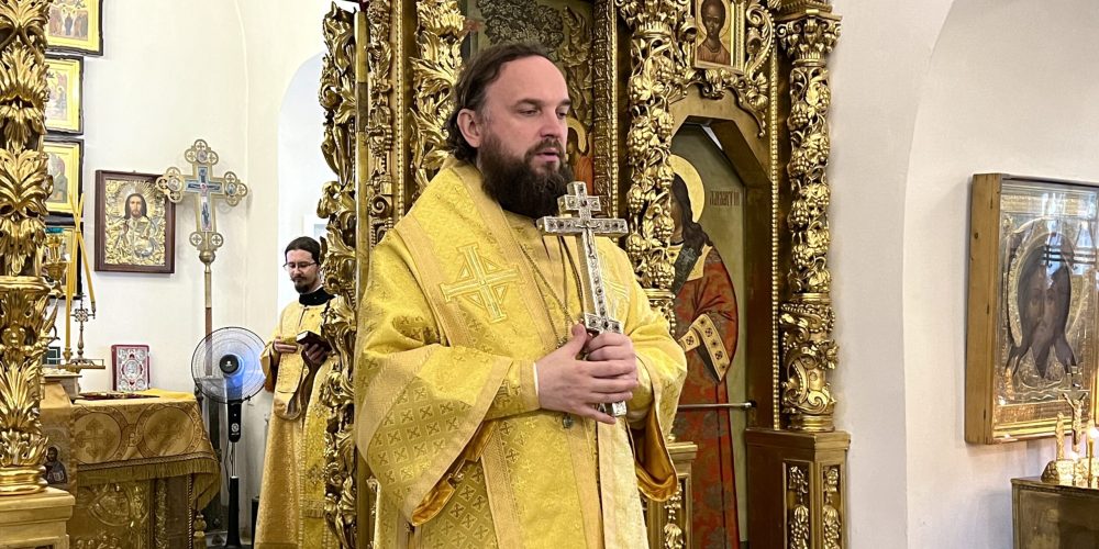 В день памяти пророка Илии митрополит Арсений совершил Литургию в храме Живоначальной Троицы в усадьбе Свиблово