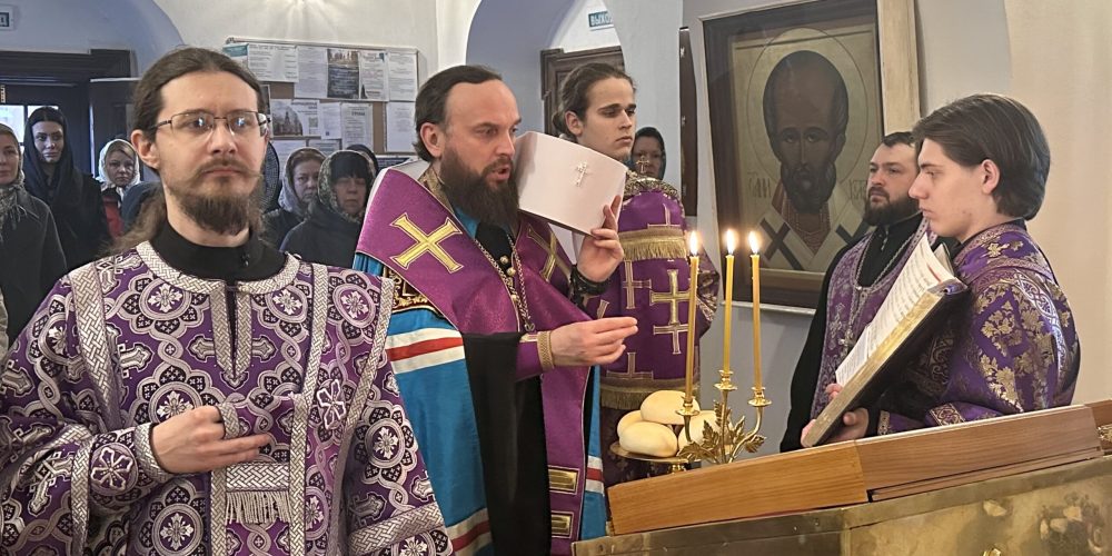 Накануне Недели 2-й Великого поста митрополит Арсений возглавил всенощное бдение в храме Живоначальной Троицы в Усадьбе Свиблово