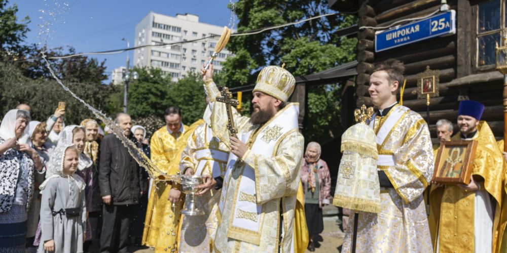 Митрополит Арсений совершил Божественную литургию в день престольного праздника в храме святителя Алексия, митрополита Московского в Раеве