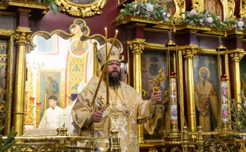 Архиерейское богослужение в храме Покрова Пресвятой Богородицы в Медведкове