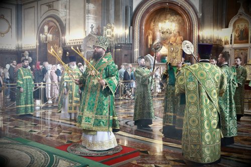 Архиепископ Егорьевский Матфей возглавил Богослужение в праздник Святой Троицы (Пятидесятницы) в Храме Христа Спасителя