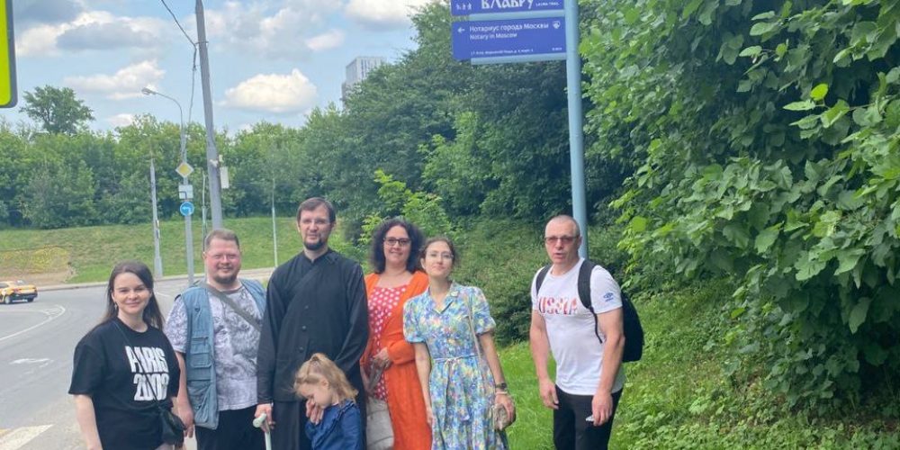 Прихожане храма Благовещения Пресвятой Богородицы в Раеве прошли один отрезок маршрута «Дорога в Лавру»