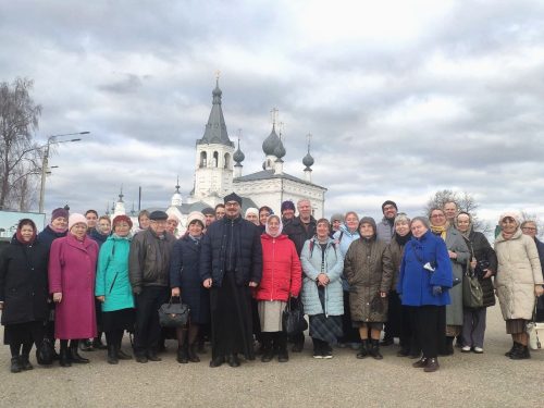 Прихожане храма иконы Божией Матери «Отрада и Утешение» в Ярославском совершили паломничество по святым местам Ярославской земли