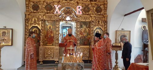 Архиепископ Матфей совершил Божественную литургию и пасхальное поминовение усопших