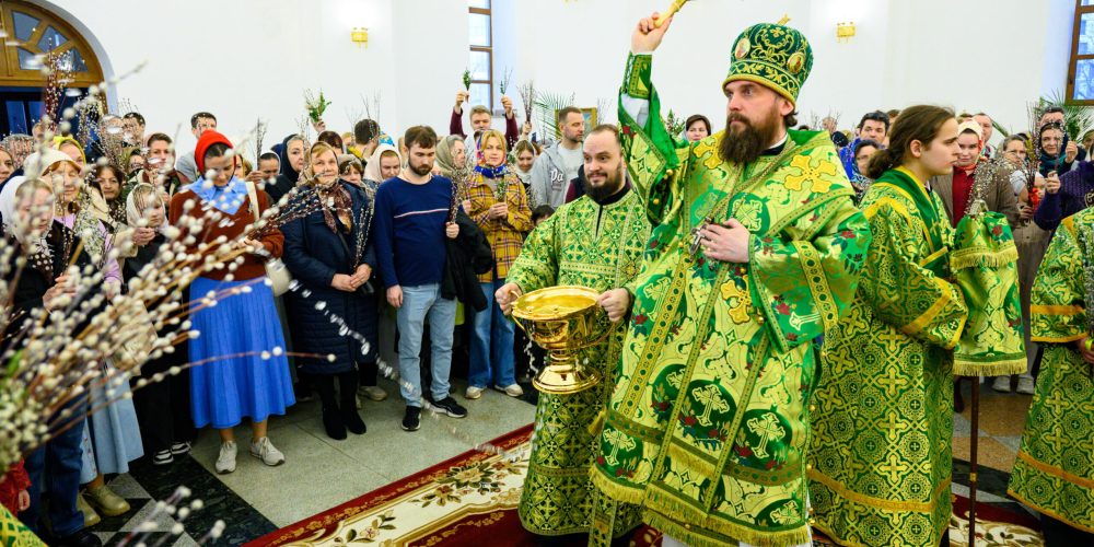 В канун праздника Входа Господня в Иерусалим митрополит Арсений возглавил всенощное бдение в храме Успения Пресвятой Богородицы в Останкине