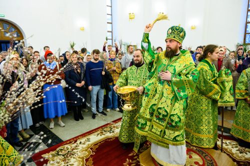 В канун праздника Входа Господня в Иерусалим митрополит Арсений возглавил всенощное бдение в храме Успения Пресвятой Богородицы в Останкине
