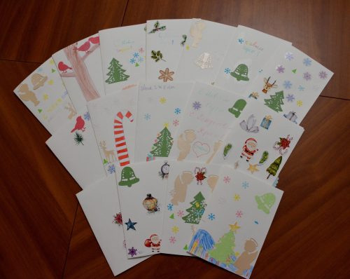 В храме Собора Московских Святых в Бибиреве подготовили рождественские открытки для российских бойцов