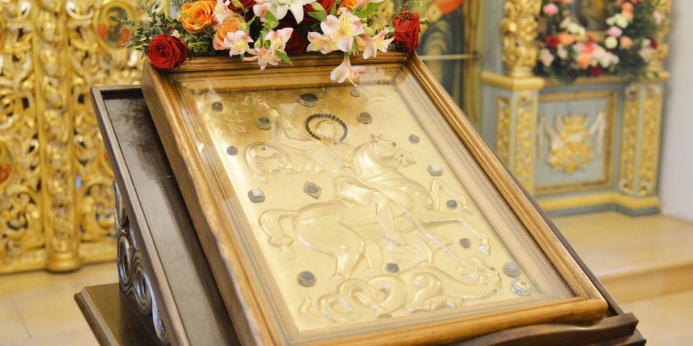 В канун дня памяти святого великомученика Георгия Победоносца митрополит Арсений возглавил всенощное бдение в храме Живоначальной Троицы в усадьбе Свиблово