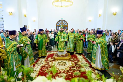 В день празднования Входа Господня в Иерусалим митрополит Арсений совершил Божественную литургию в храме Успения Пресвятой Богородицы в Останкине