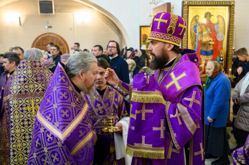 Накануне престольного праздника митрополит Арсений возглавил всенощное бдение в храме Торжества Православия в Алтуфьево