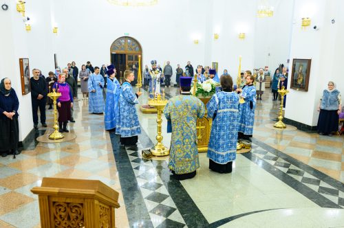 В канун Благовещения митрополит Арсений возглавил всенощное бдение в храме Успения Пресвятой Богородицы в Останкине