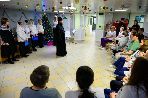 Митрополит Арсений поздравил пациентов и медицинский персонал детского паллиативного отделения с Рождеством Христовым