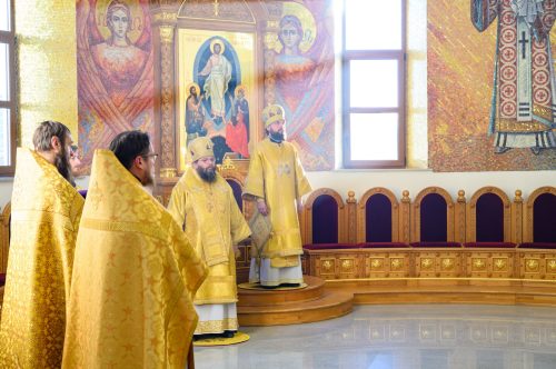 В Неделю 23-ю по Пятидесятнице митрополит Арсений совершил Божественную литургию в храме Успения Пресвятой Богородицы в Останкине