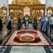 В Великий Пяток митрополит Арсений совершил вечерню с выносом Плащаницы Спасителя в храме Успения Пресвятой Богородицы в Останкине