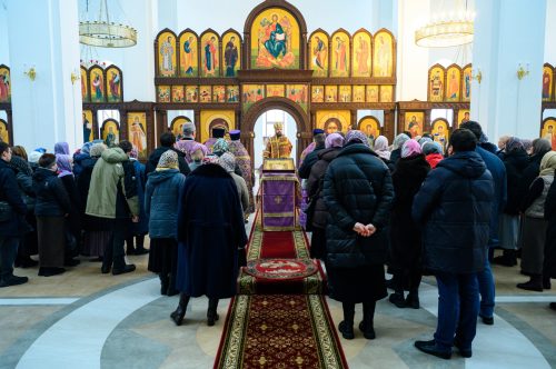 Митрополит Арсений совершил Литургию Преждеосвященных Даров в храме Усекновения главы Святого Пророка Предтечи и Крестителя Господня Иоанна в поселке Северный