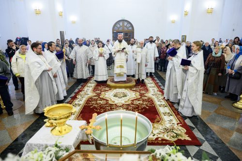 В праздник Крещения Господня митрополит Арсений совершил Литургию и чин великого освящения воды в храме Успения Пресвятой Богородицы в Останкине