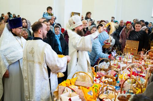 В Великую Субботу митрополит Арсений совершил Литургию в храме Успения Пресвятой Богородицы в Останкине