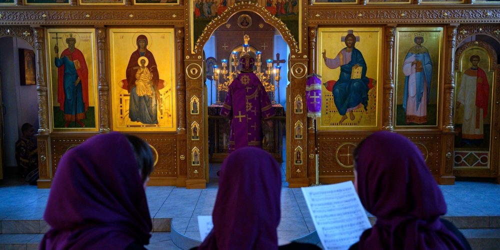 Митрополит Арсений совершил Литургию Преждеосвященных Даров с участием молодежи викариатства в храме святой равноапостольной великой княгини Ольги в Останкине