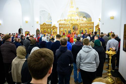В праздник Светлого Христова Воскресения митрополит Арсений совершил Пасхальное богослужение в храме Успения Пресвятой Богородицы в Останкине