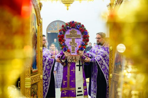 Накануне Недели 3-й Великого поста митрополит Арсений возглавил всенощное бдение с чином выноса Креста Господня в храме Успения Пресвятой Богородицы в Останкине