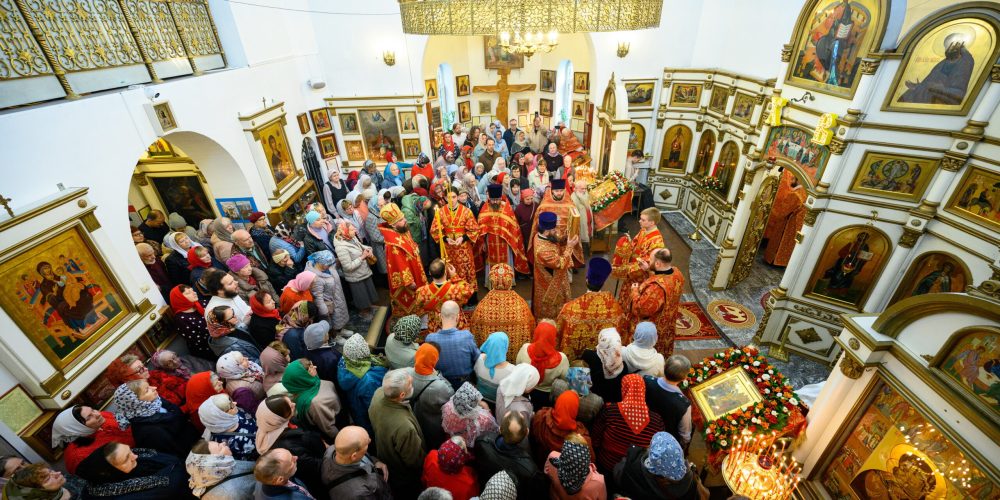 В Светлую Пятницу митрополит Арсений совершил Божественную литургию в храме «Живоносный Источник» в Бибиреве