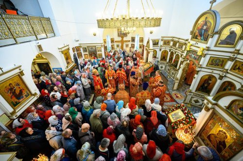 В Светлую Пятницу митрополит Арсений совершил Божественную литургию в храме «Живоносный Источник» в Бибиреве